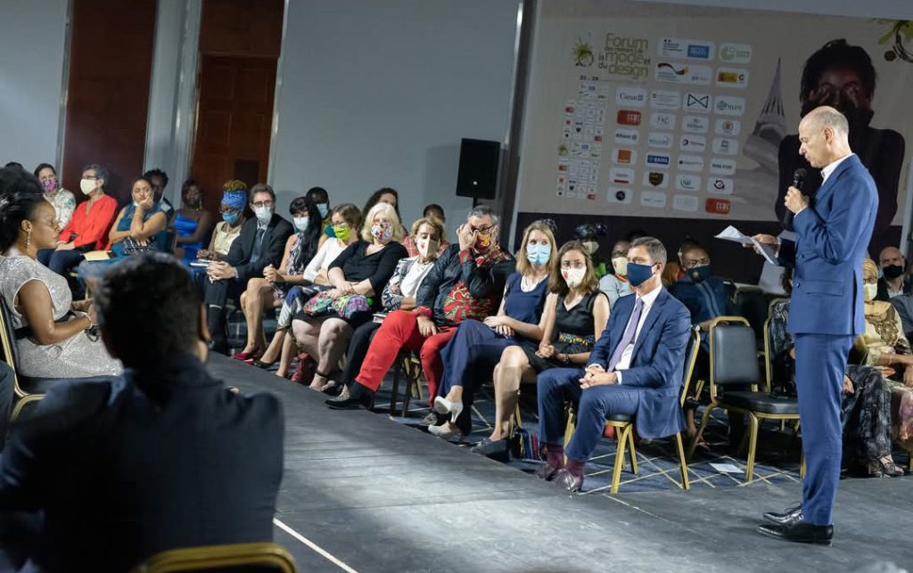 Le maitre tailleur ben — A la tete de la chambre des maitres tailleurs et des metiers de la mode du cameroun