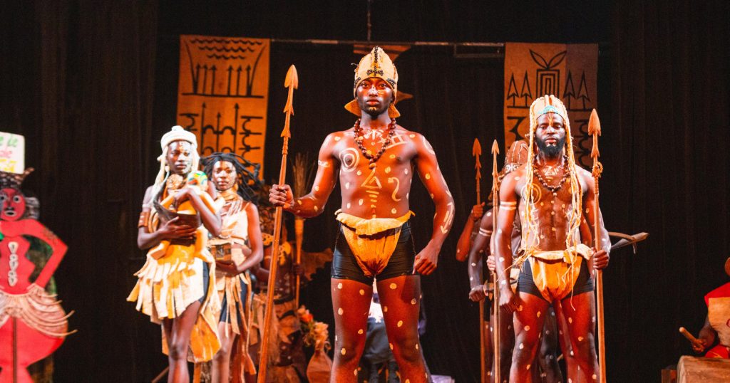 Vêtement traditionnel EKANG — Focus sur le cameroun